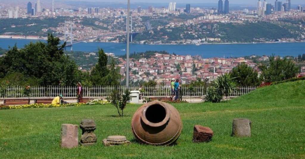 Istanbul: Europe and Asia Tour with Bosphorus Cruise