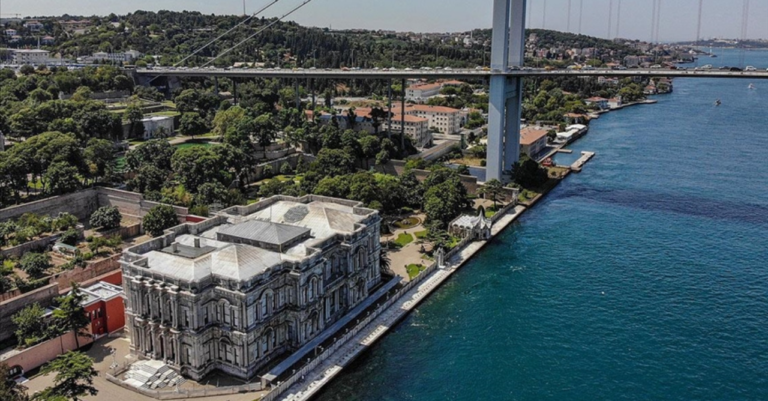 Istanbul: Europe and Asia Tour with Bosphorus Cruise