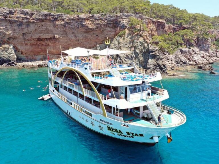 From Antalya: Kemer Megastar Boat Tour with Lunch