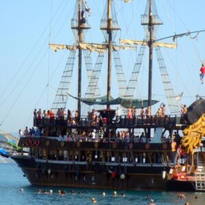 From Antalya: Kemer Pirate Boat Tour with Lunch