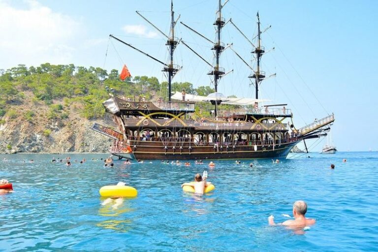 From Antalya: Kemer Pirate Boat Tour with Lunch