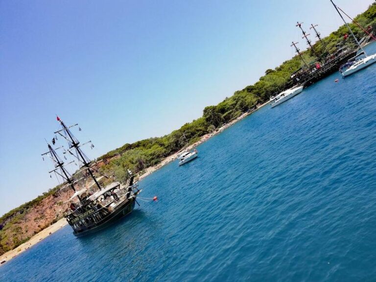 From Antalya: Kemer Pirate Boat Tour with Lunch