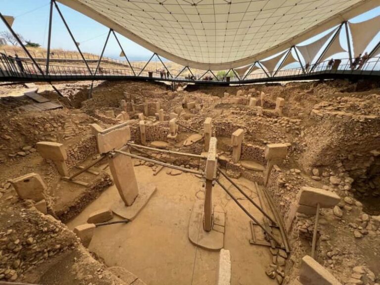 From Istanbul: Mount Nemrut & Göbekli Tepe 2-Day Tour
